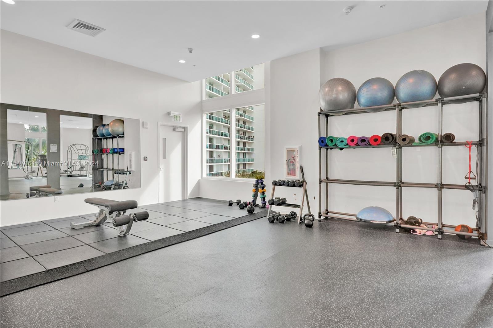 1900 N Bayshore Dr # 4015