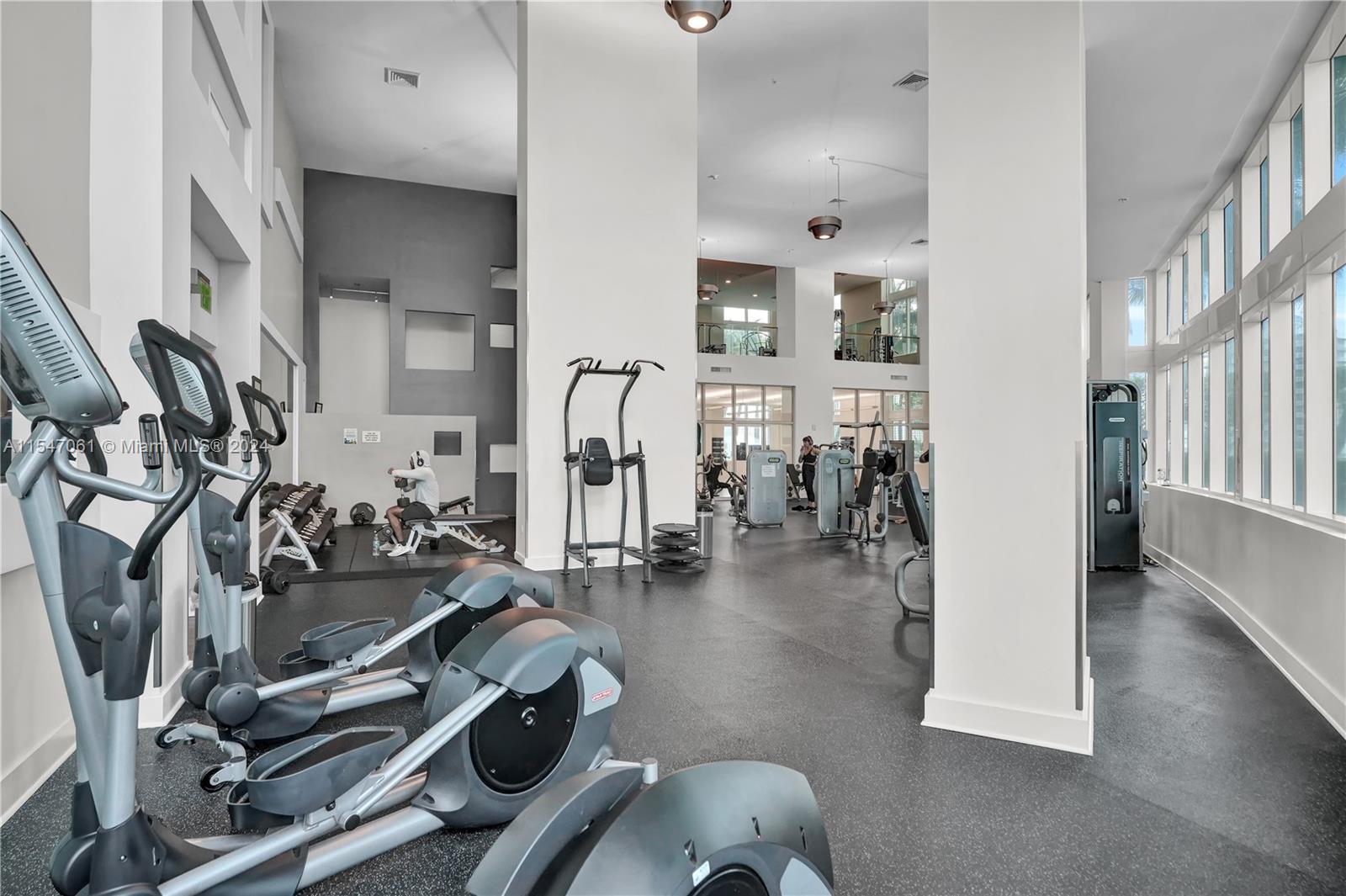 1900 N Bayshore Dr # 4015