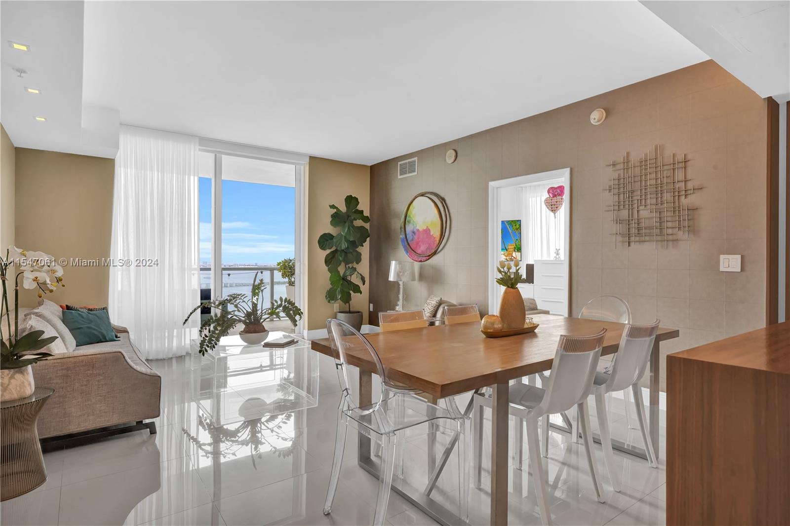 1900 N Bayshore Dr # 4015