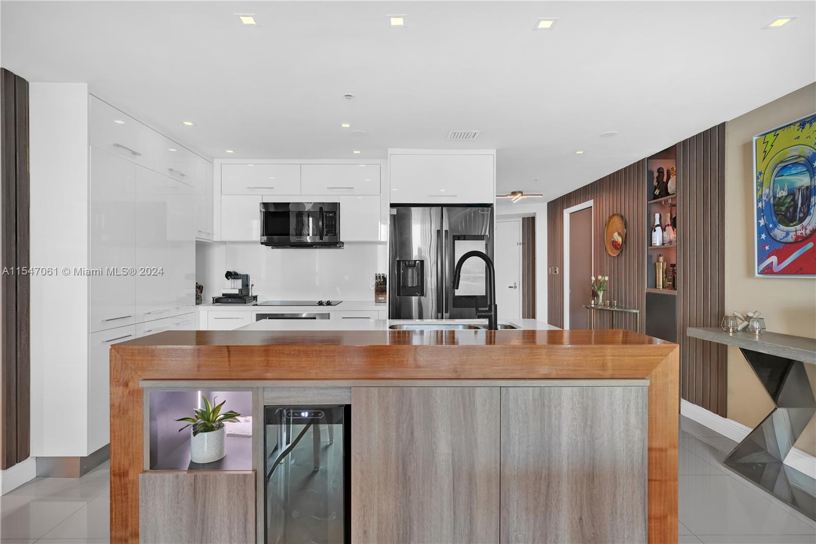 1900 N Bayshore Dr # 4015