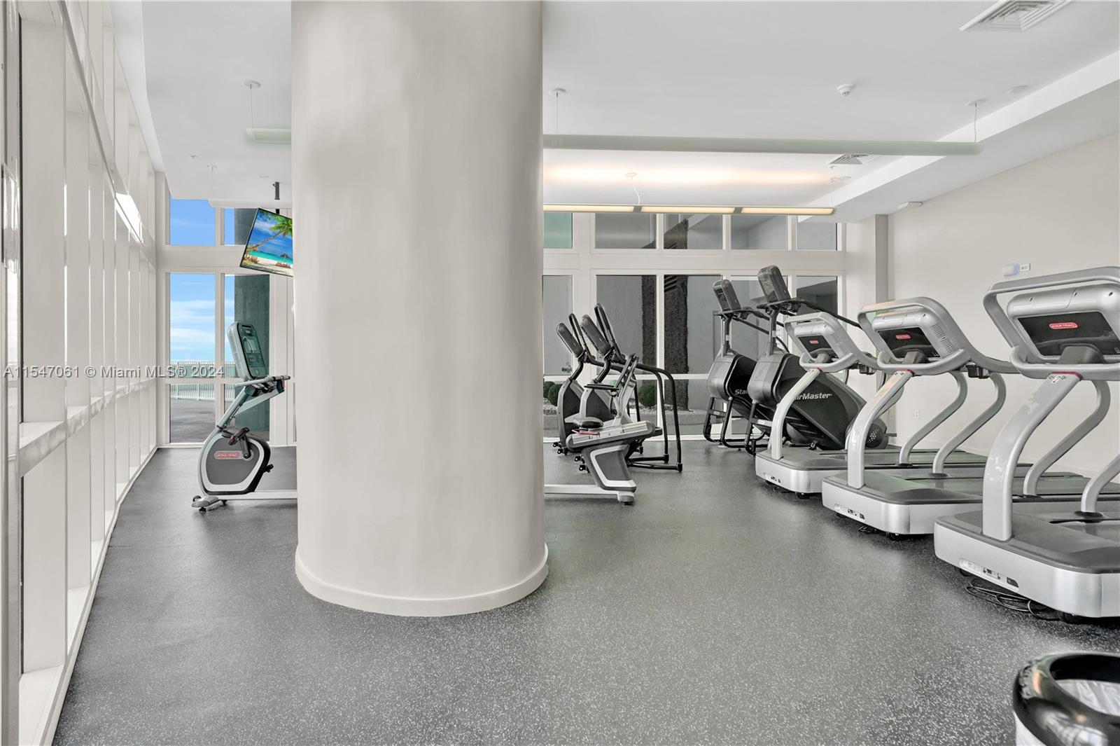 1900 N Bayshore Dr # 4015