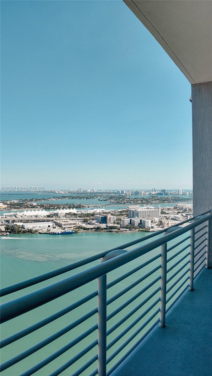 335 S Biscayne Blvd # 10 Unit: UPH-10