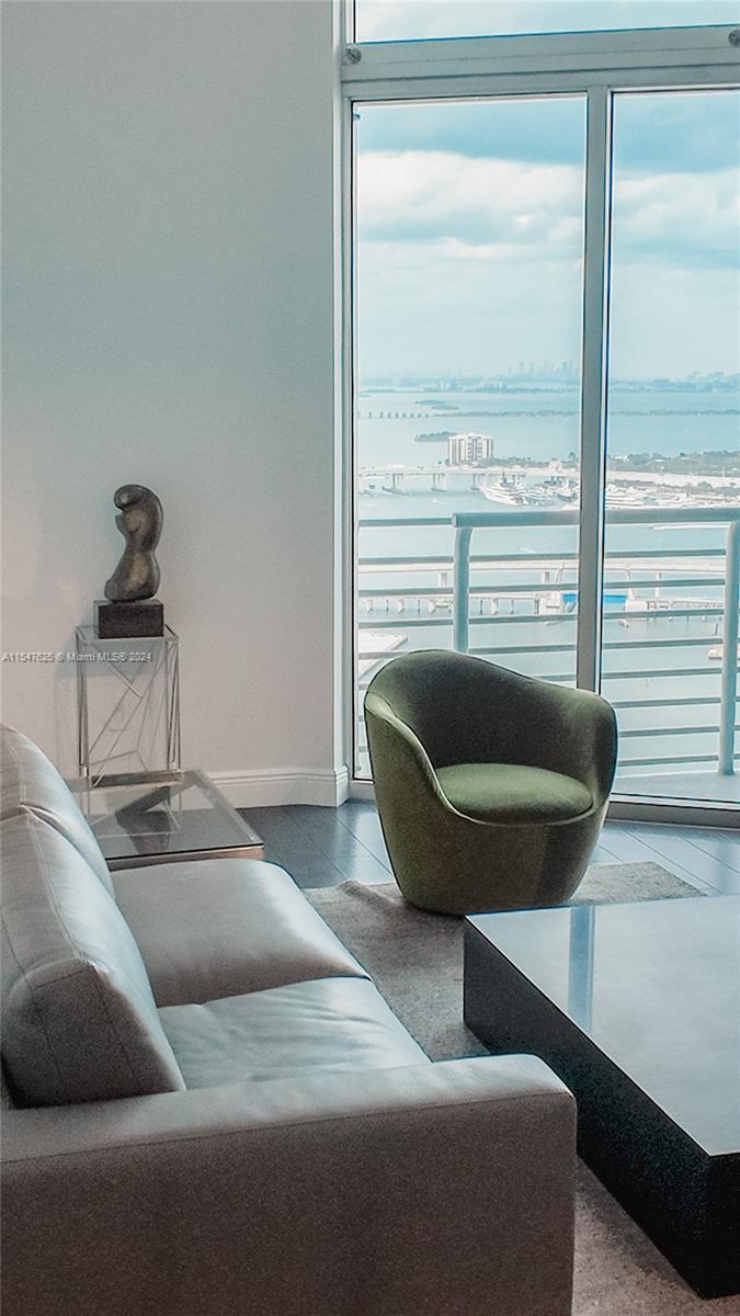 335 S Biscayne Blvd # 10 Unit: UPH-10
