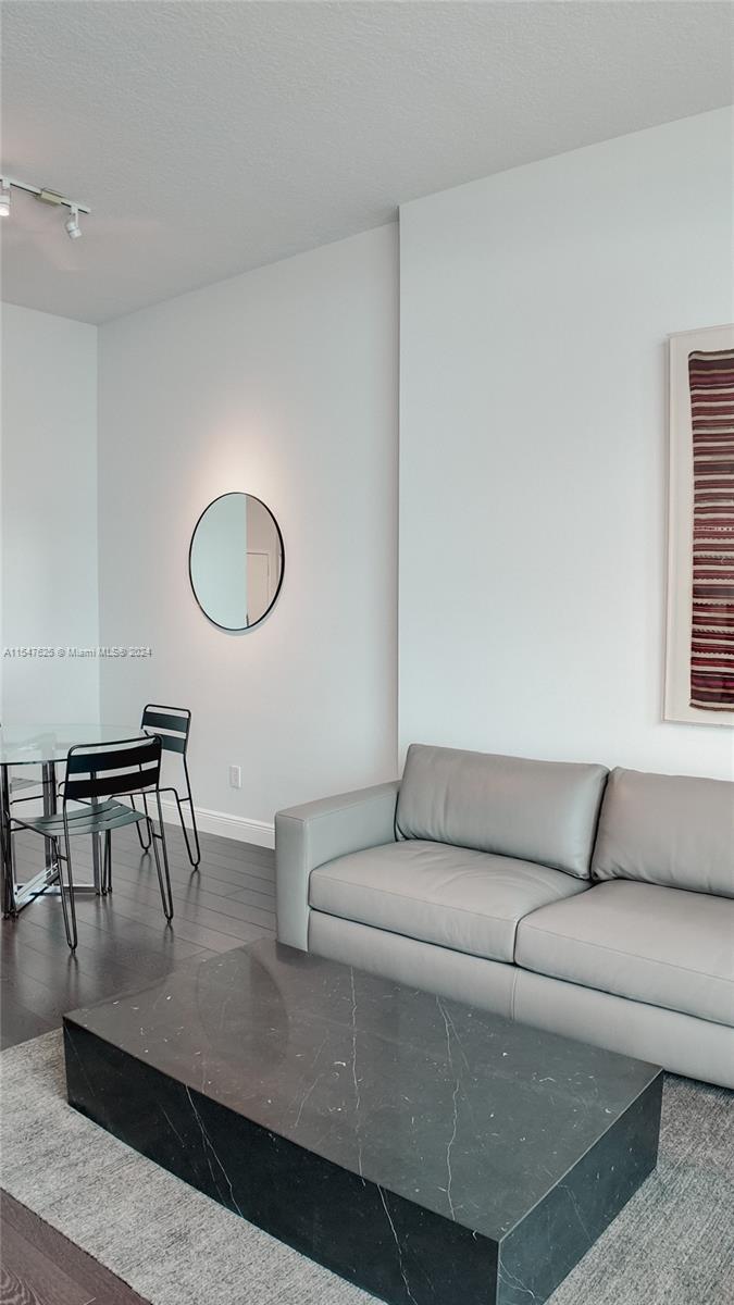 335 S Biscayne Blvd # 10 Unit: UPH-10