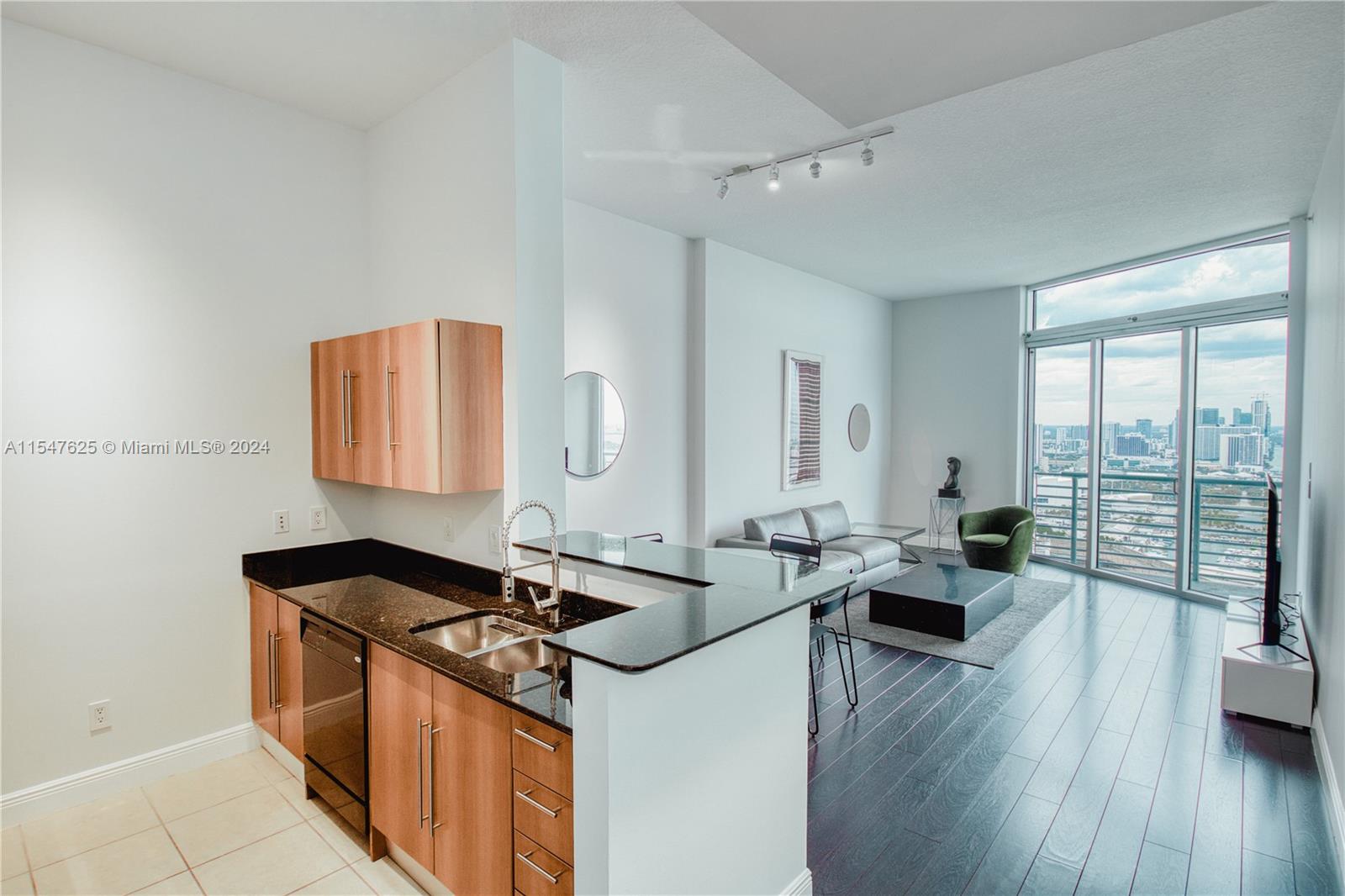 335 S Biscayne Blvd # 10 Unit: UPH-10