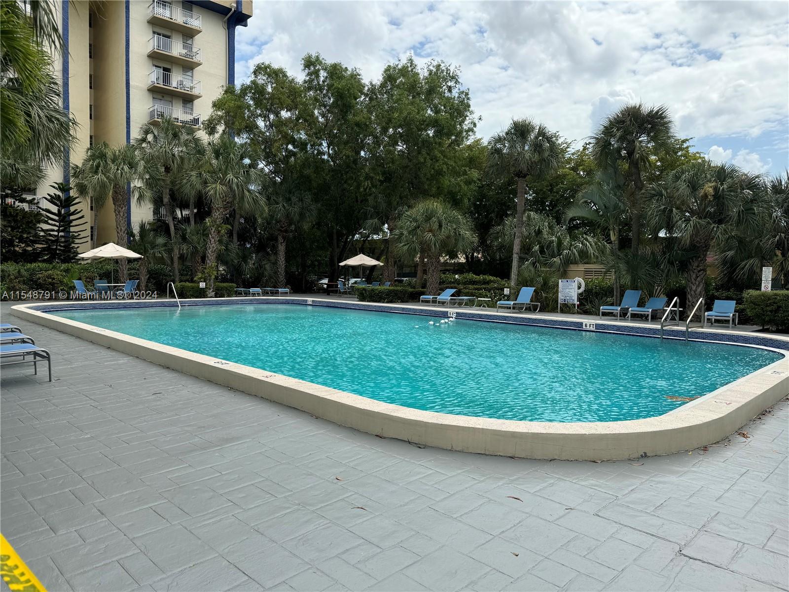 4550 NW 9th St # 109E