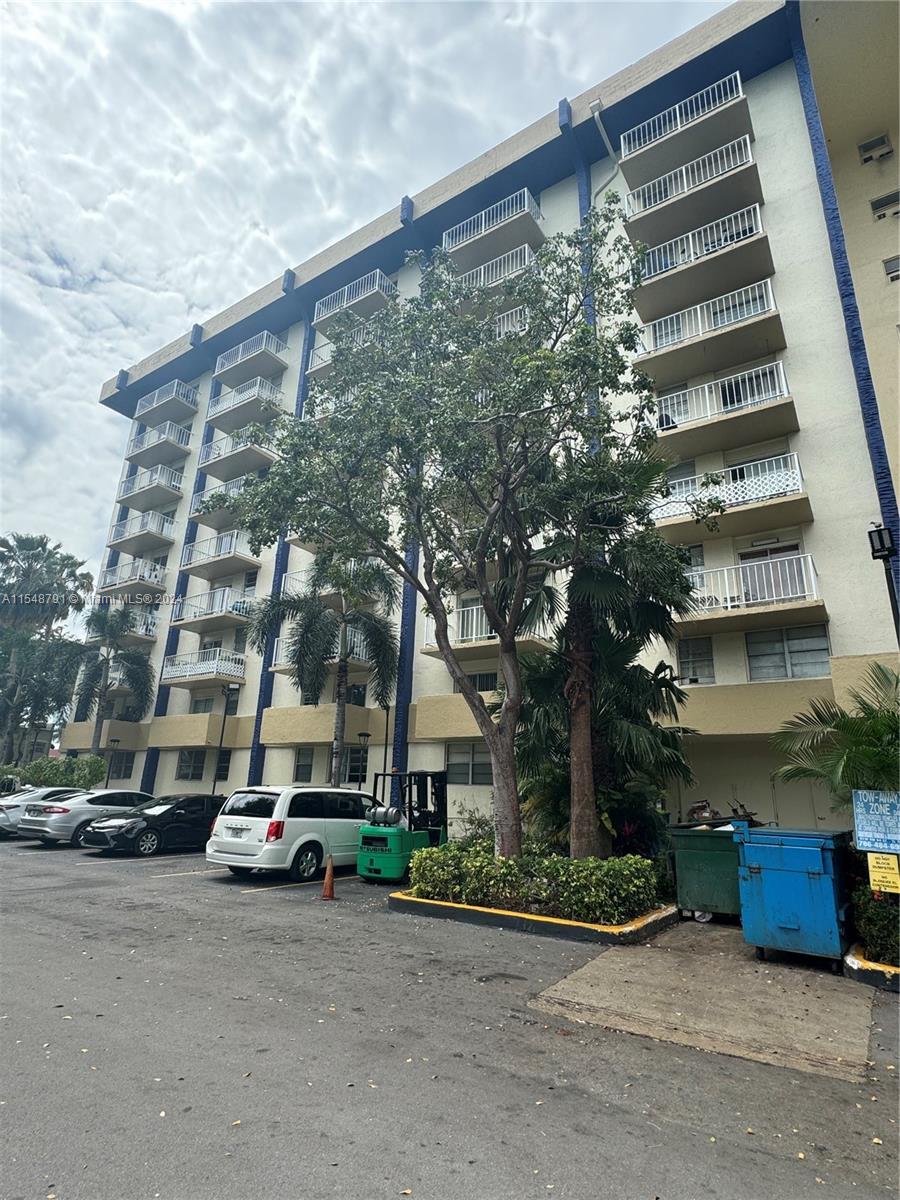 4550 NW 9th St # 109E