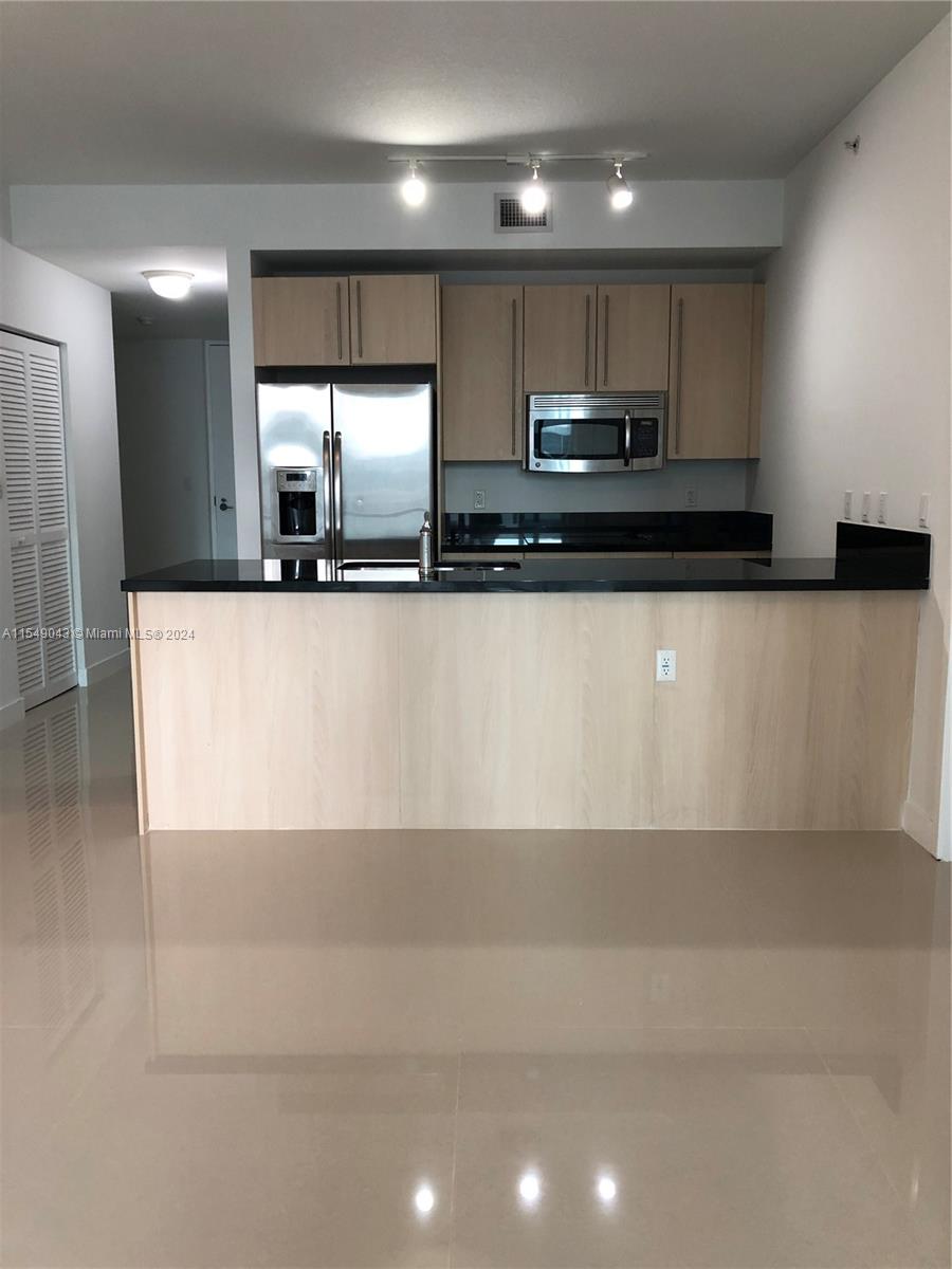 1111 SW 1st Ave # 1617N