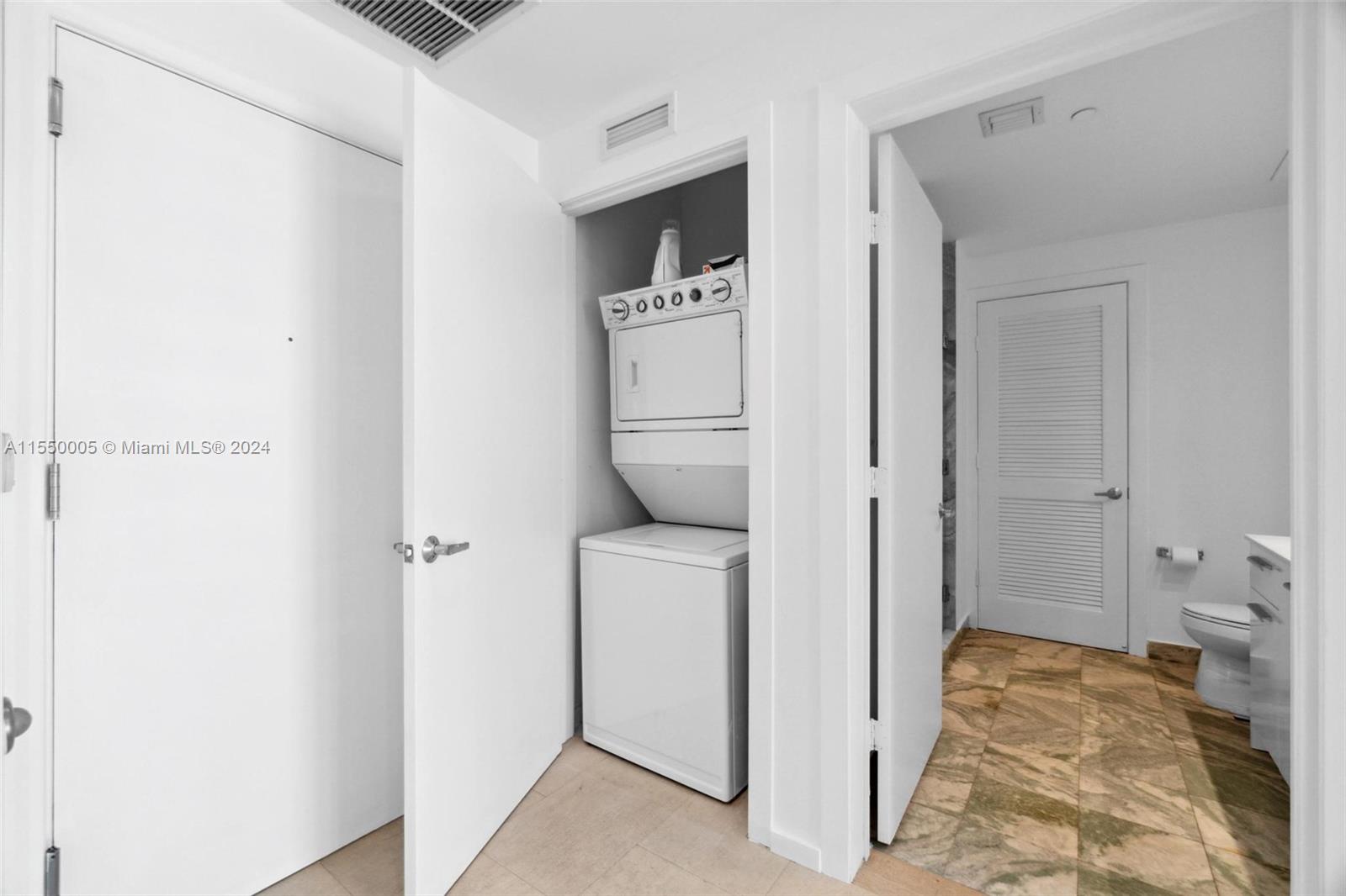 1050 Brickell Ave # 2422