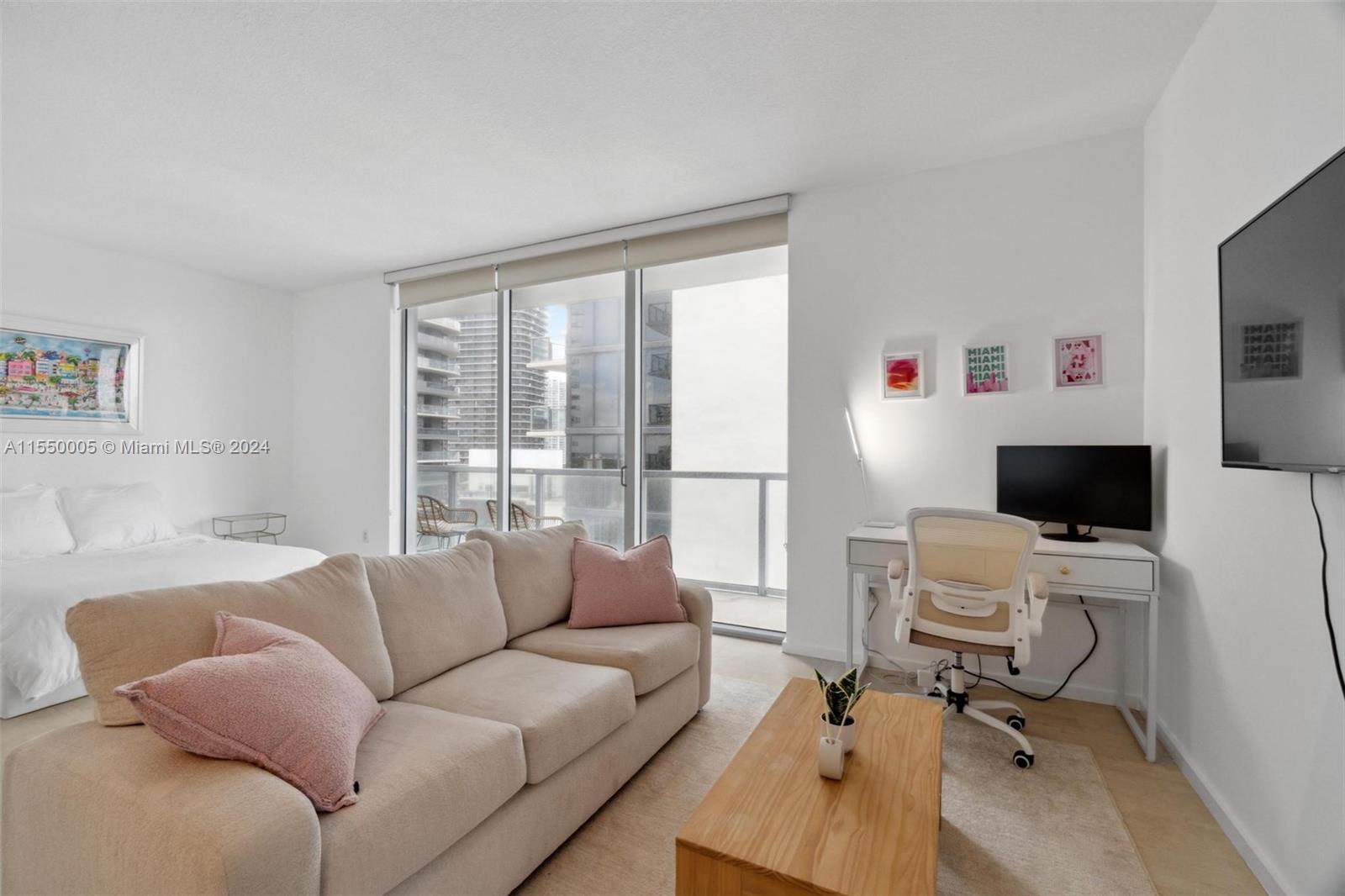 1050 Brickell Ave # 2422