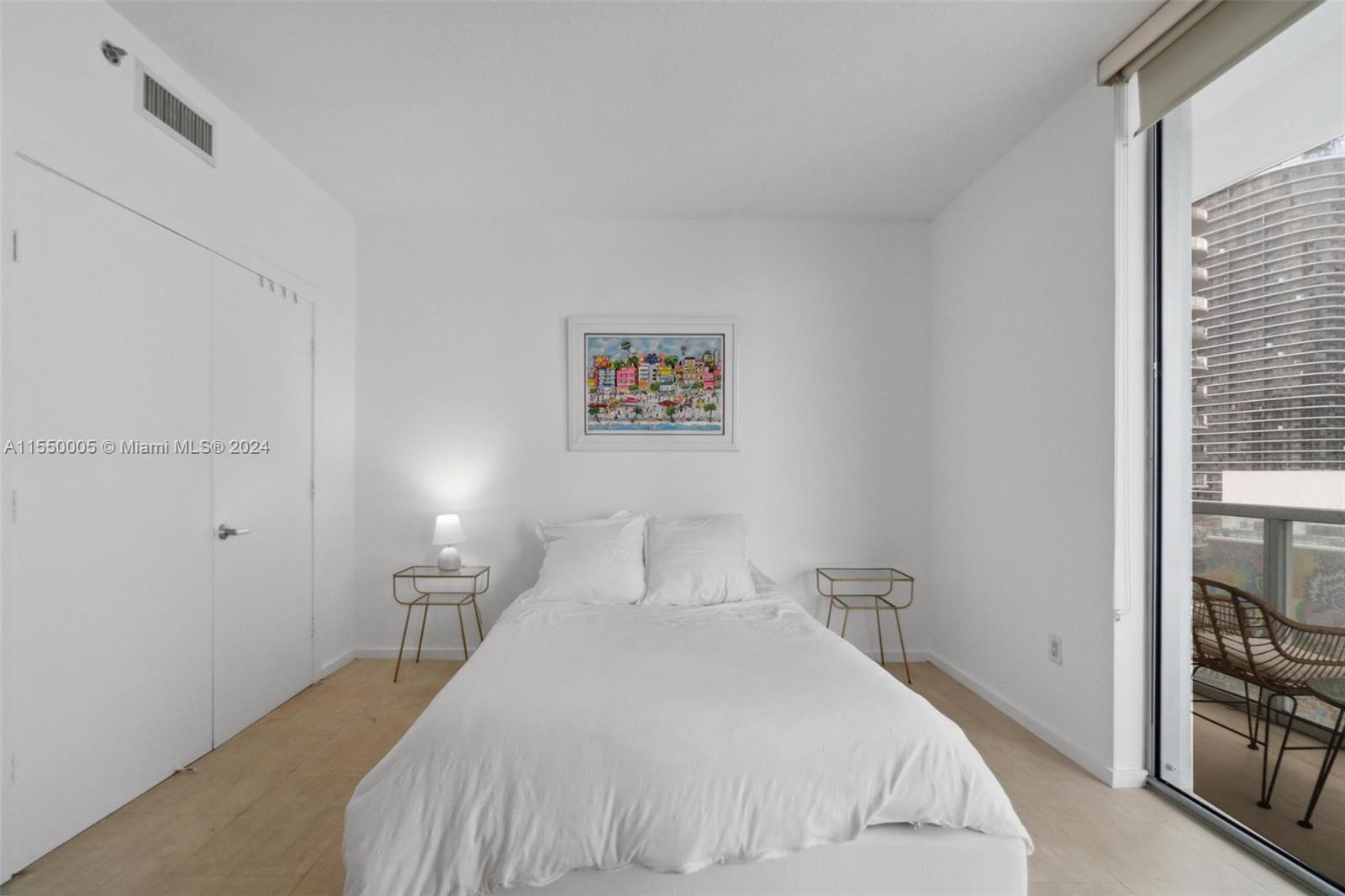 1050 Brickell Ave # 2422