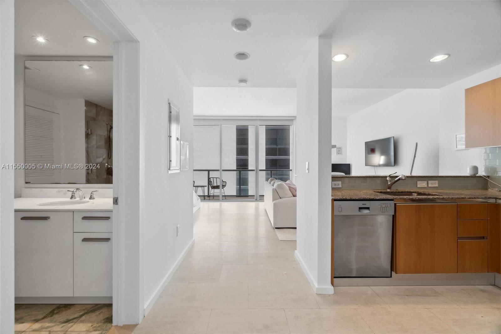 1050 Brickell Ave # 2422