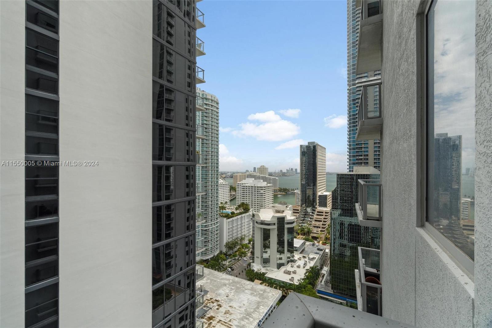 1050 Brickell Ave # 2422