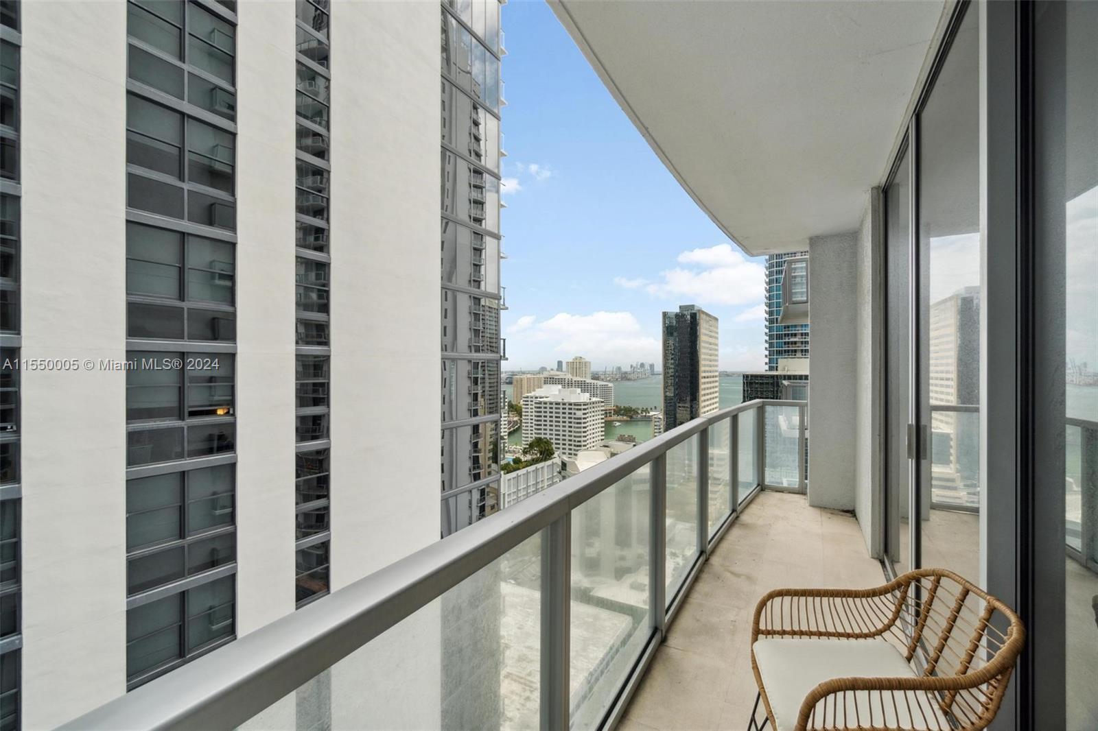 1050 Brickell Ave # 2422