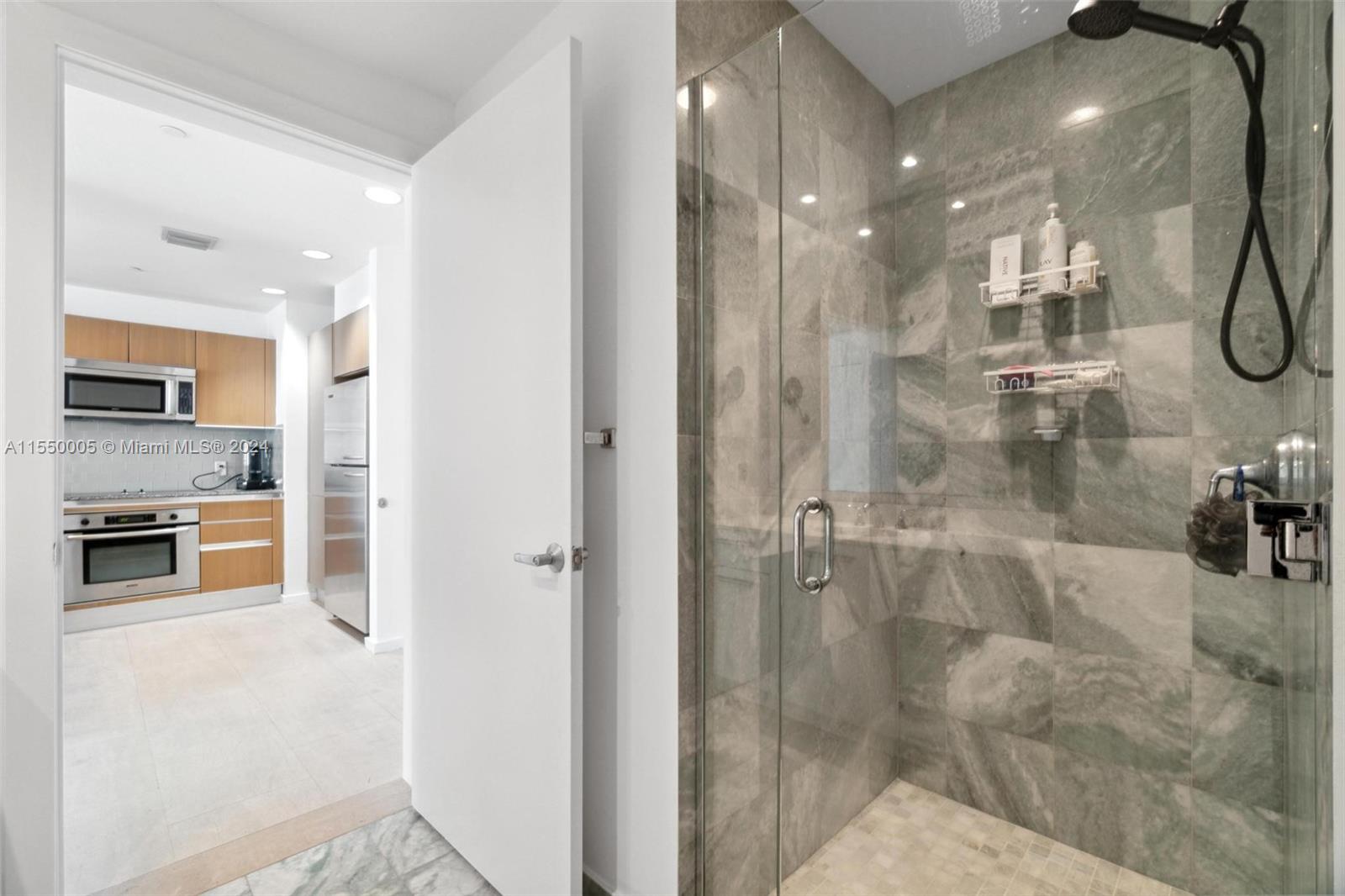 1050 Brickell Ave # 2422