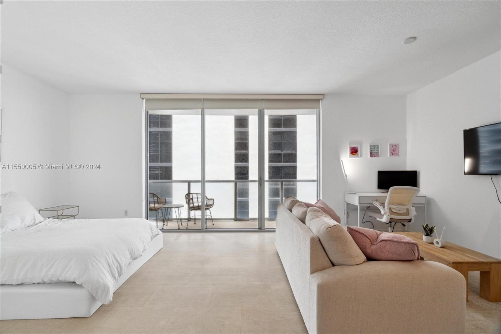 1050 Brickell Ave # 2422