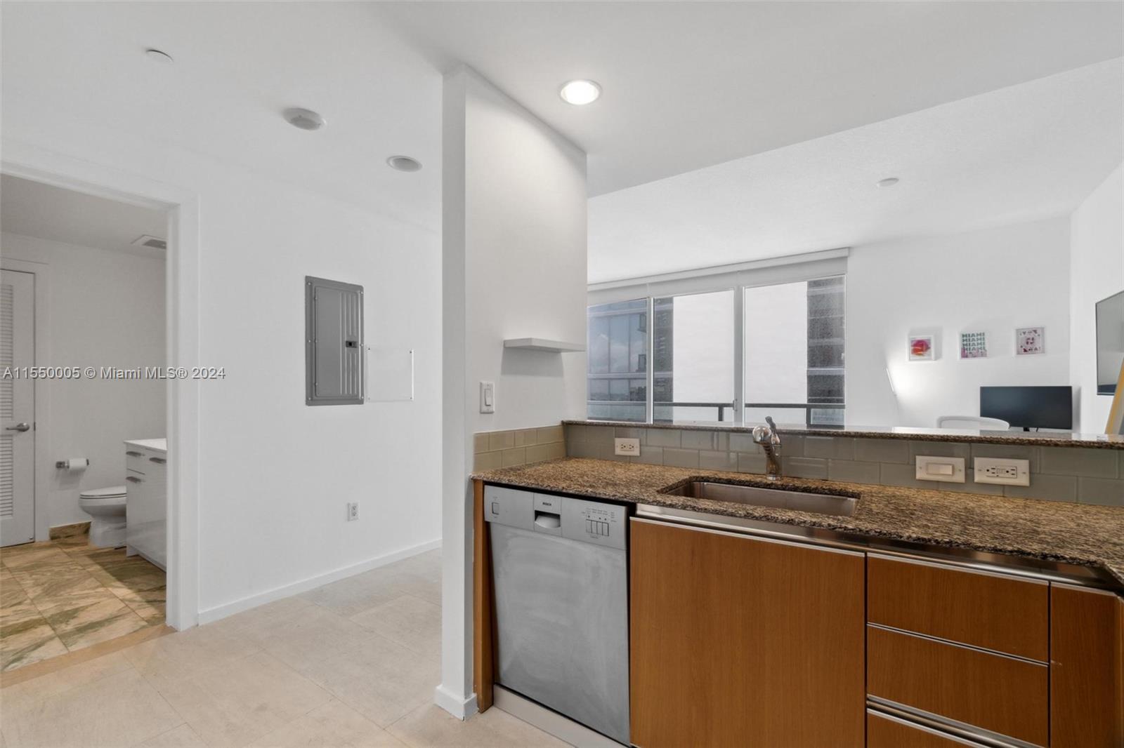 1050 Brickell Ave # 2422