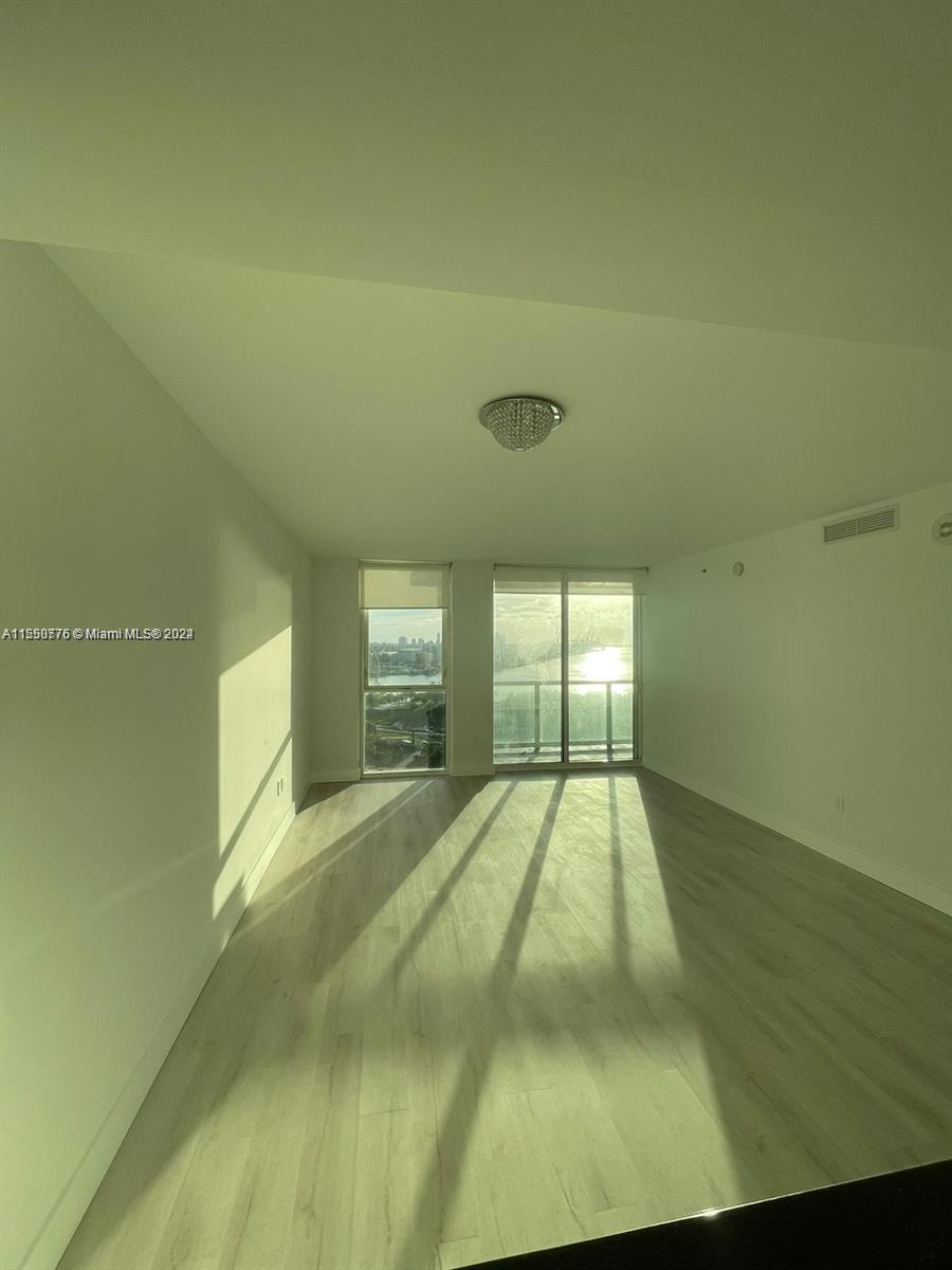 253 NE 2nd St # 1605