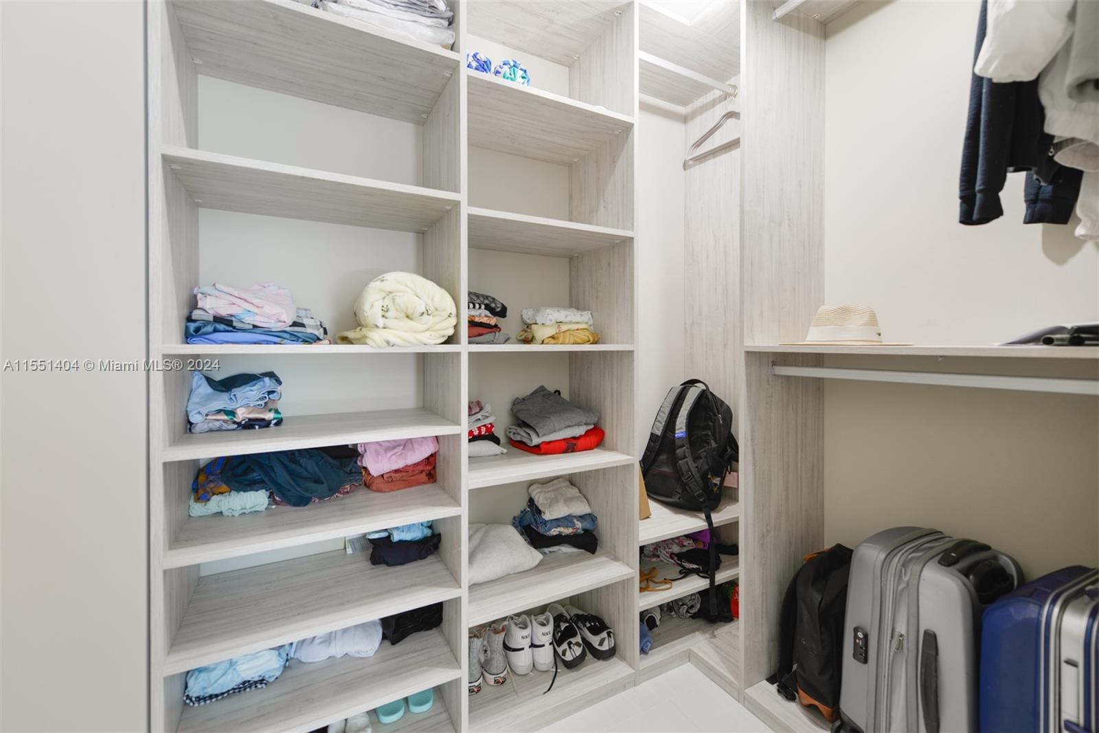 300 Sunny Isles Blvd # 906 Unit: 4-906