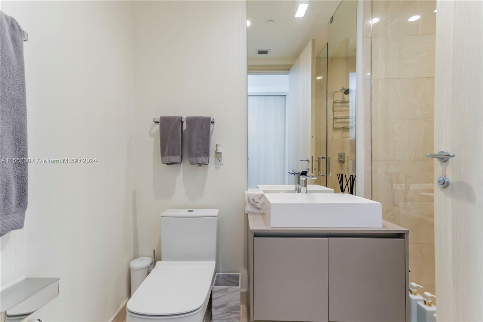 1000 Brickell Plz Unit: PH5703