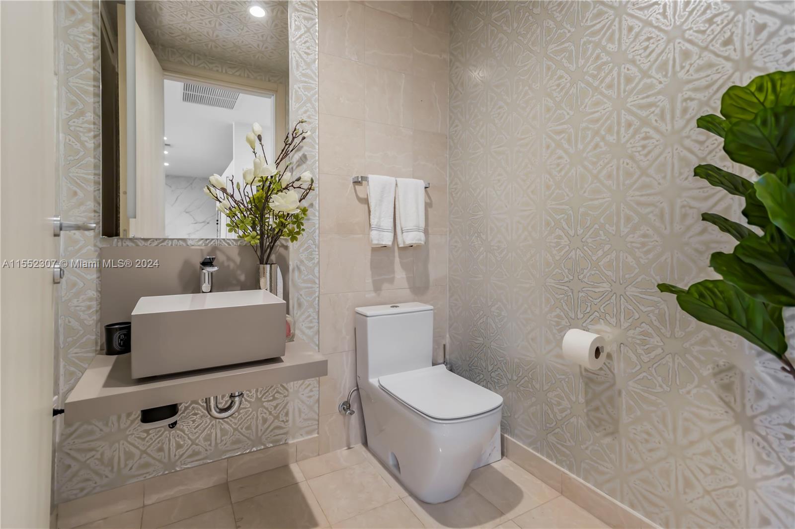 1000 Brickell Plz Unit: PH5703