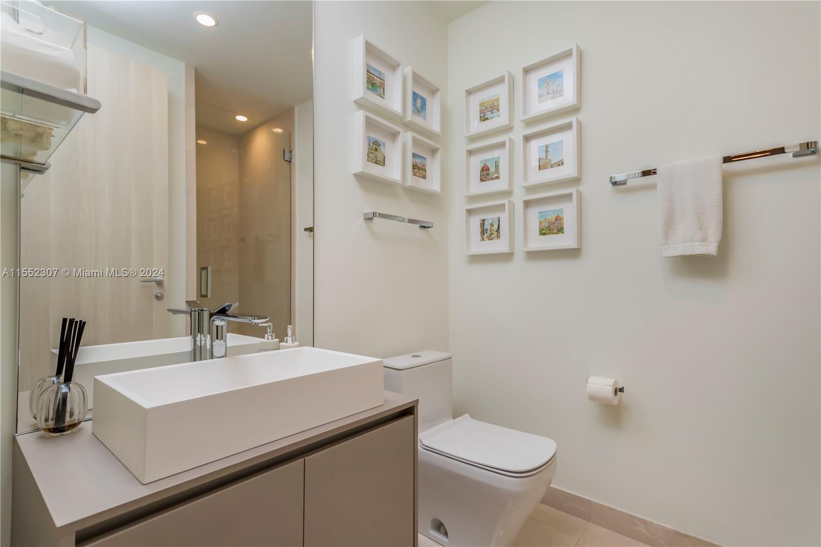 1000 Brickell Plz Unit: PH5703