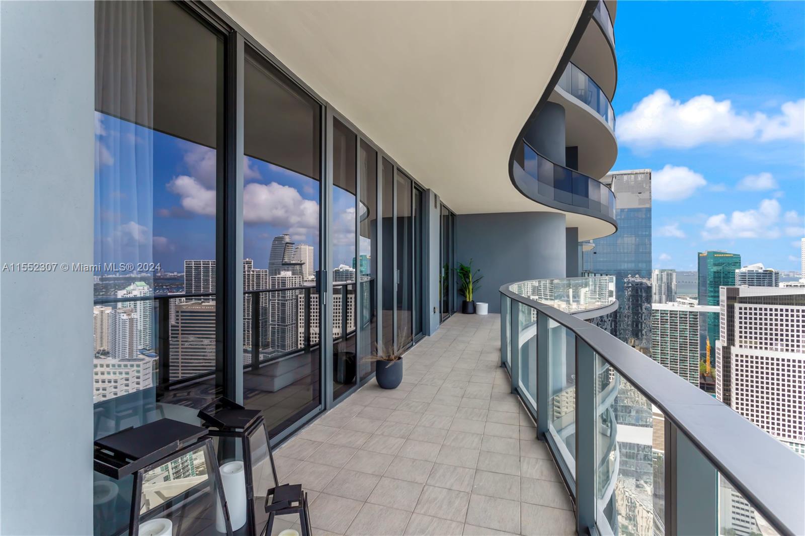 1000 Brickell Plz Unit: PH5703