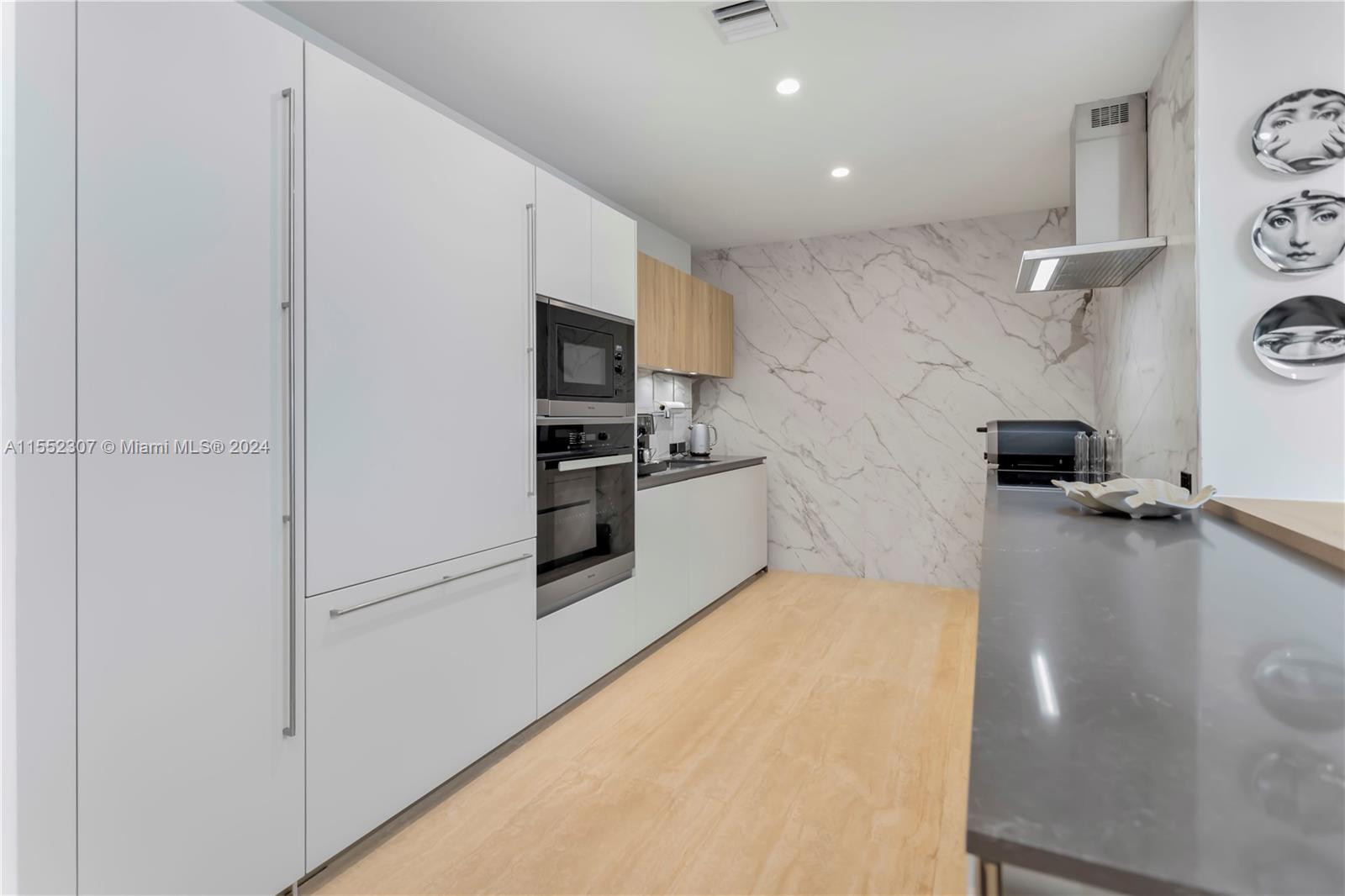 1000 Brickell Plz Unit: PH5703