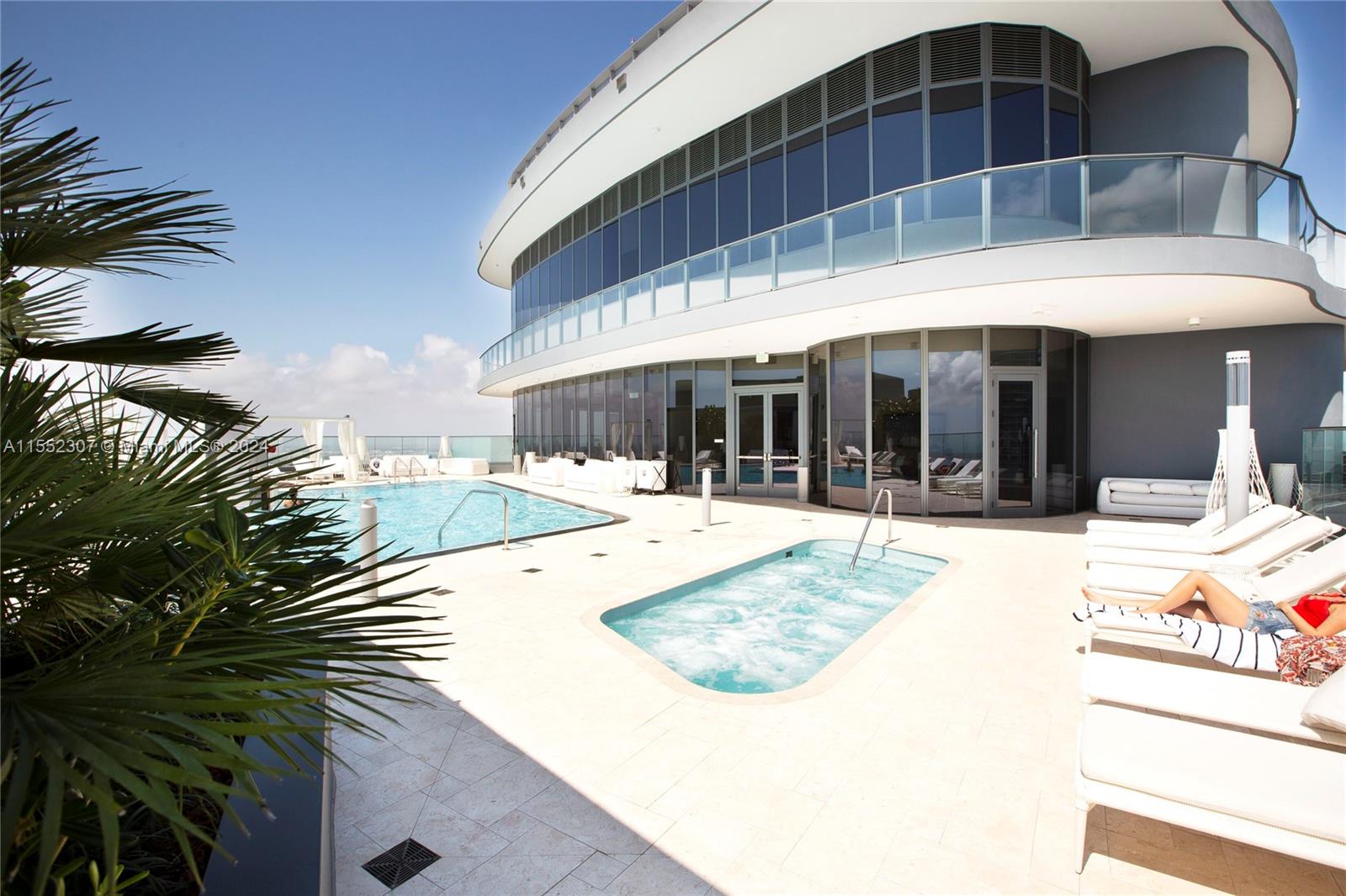 1000 Brickell Plz Unit: PH5703