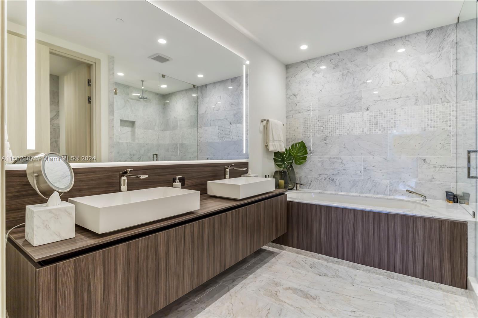 1000 Brickell Plz Unit: PH5703