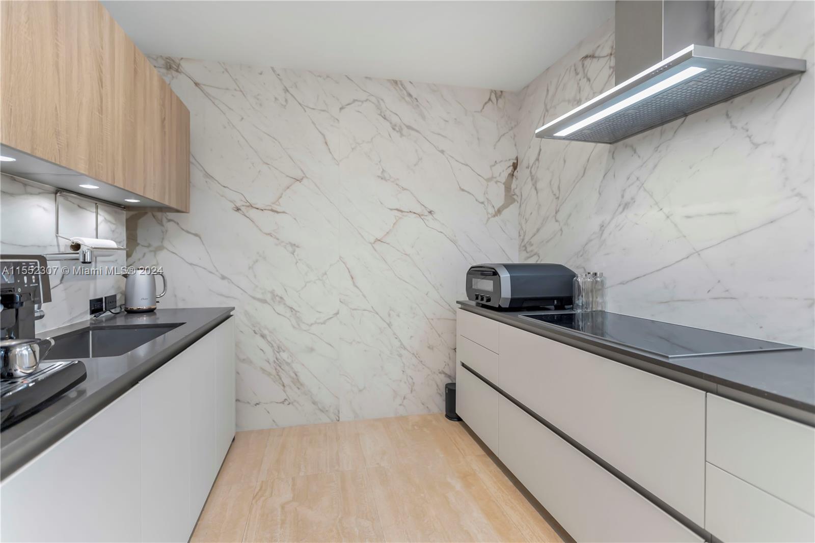 1000 Brickell Plz Unit: PH5703