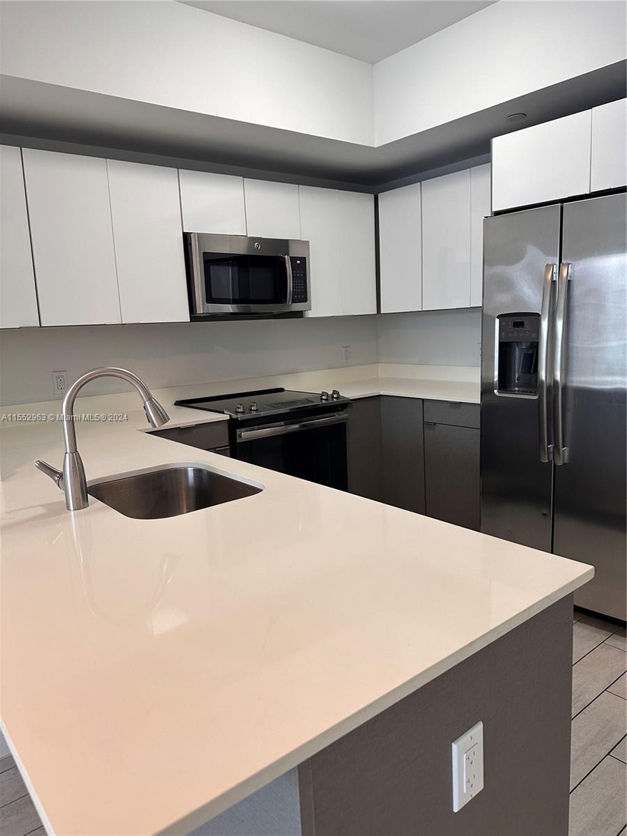 321 NE 26th St # 610