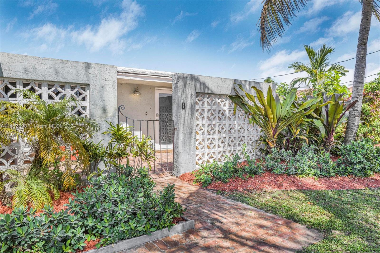 421 SW 18th St