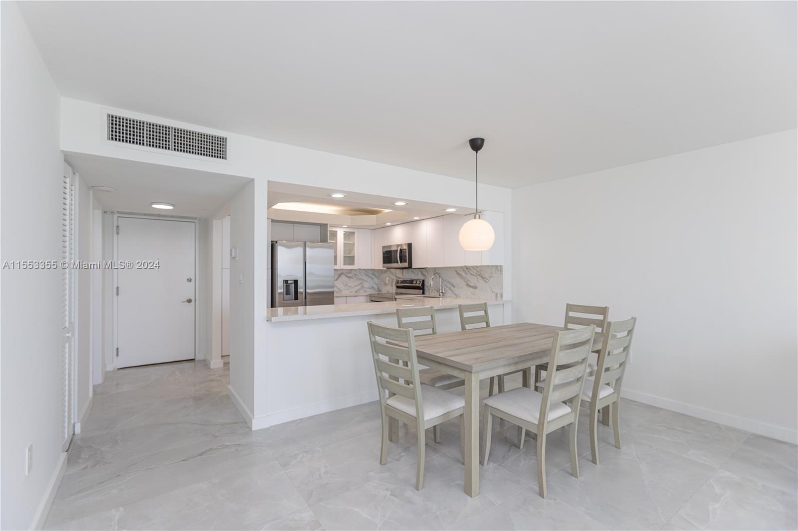 5701 Collins Ave # 906