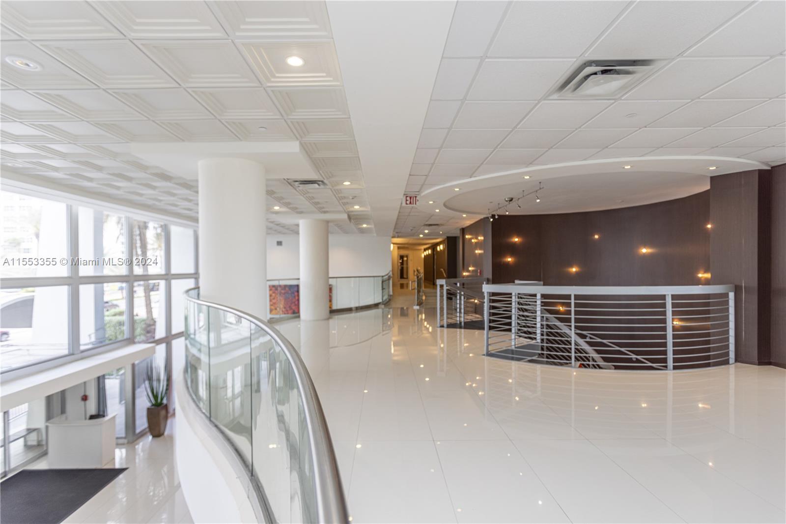 5701 Collins Ave # 906