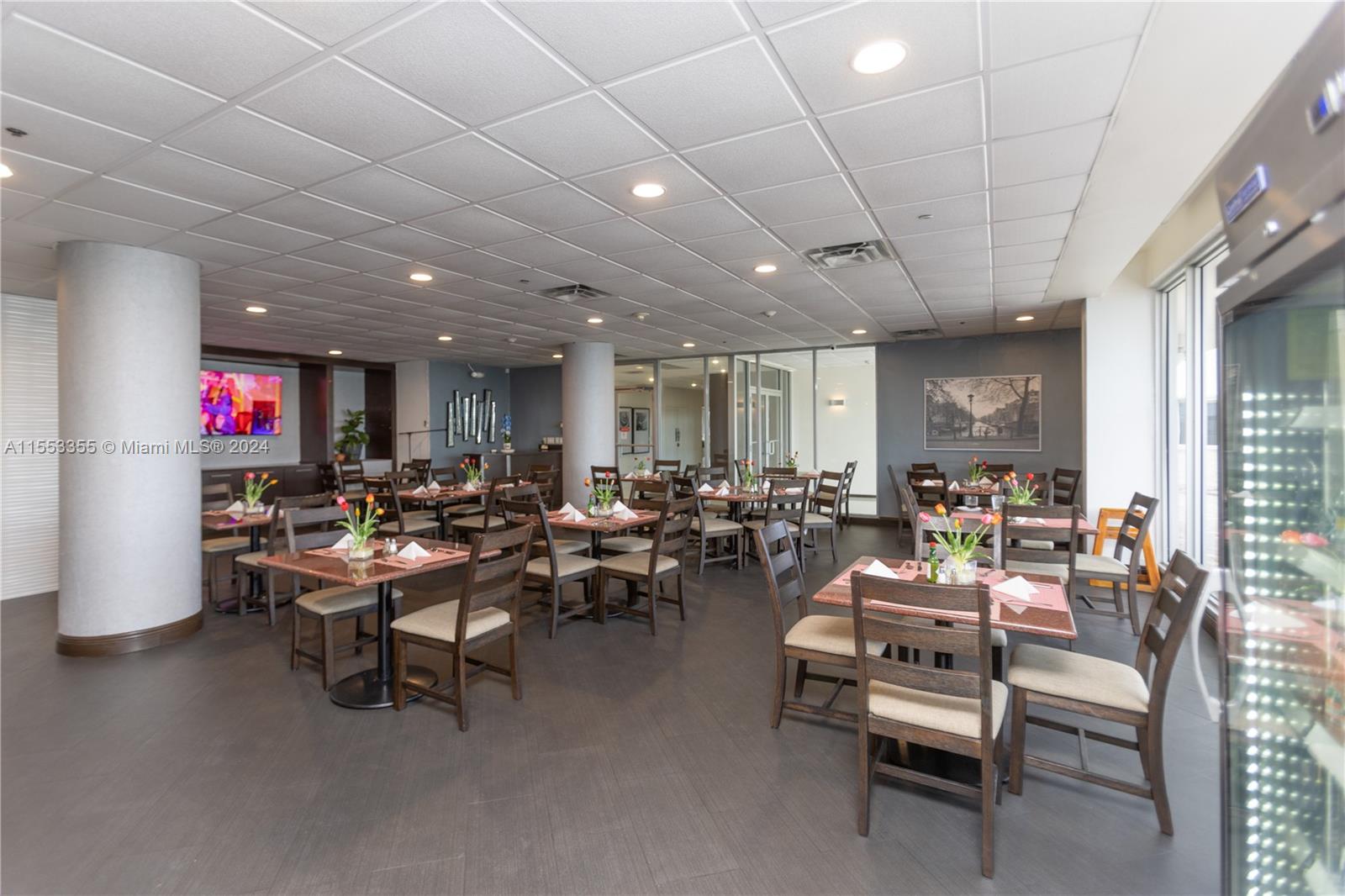 5701 Collins Ave # 906