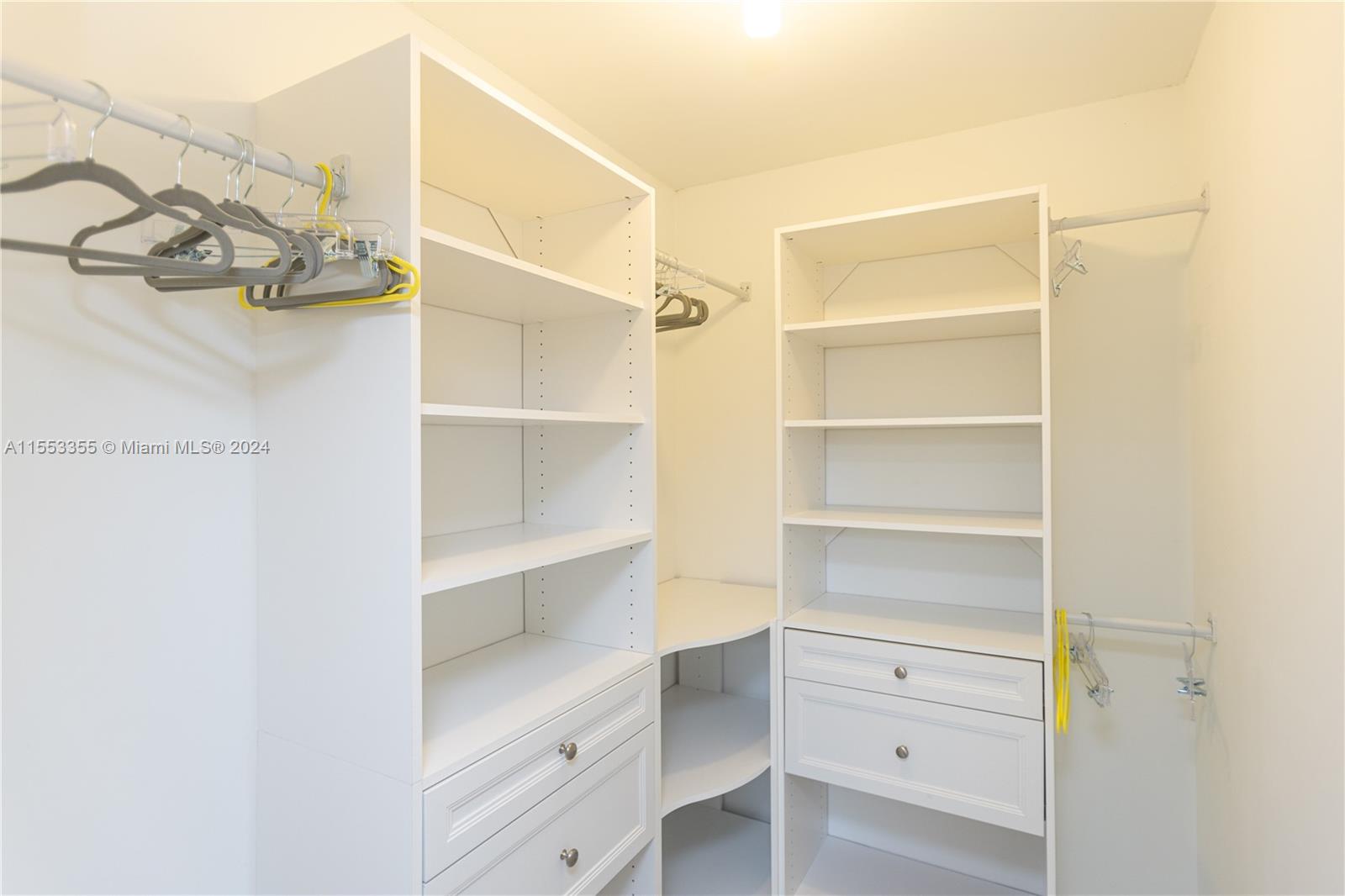 5701 Collins Ave # 906