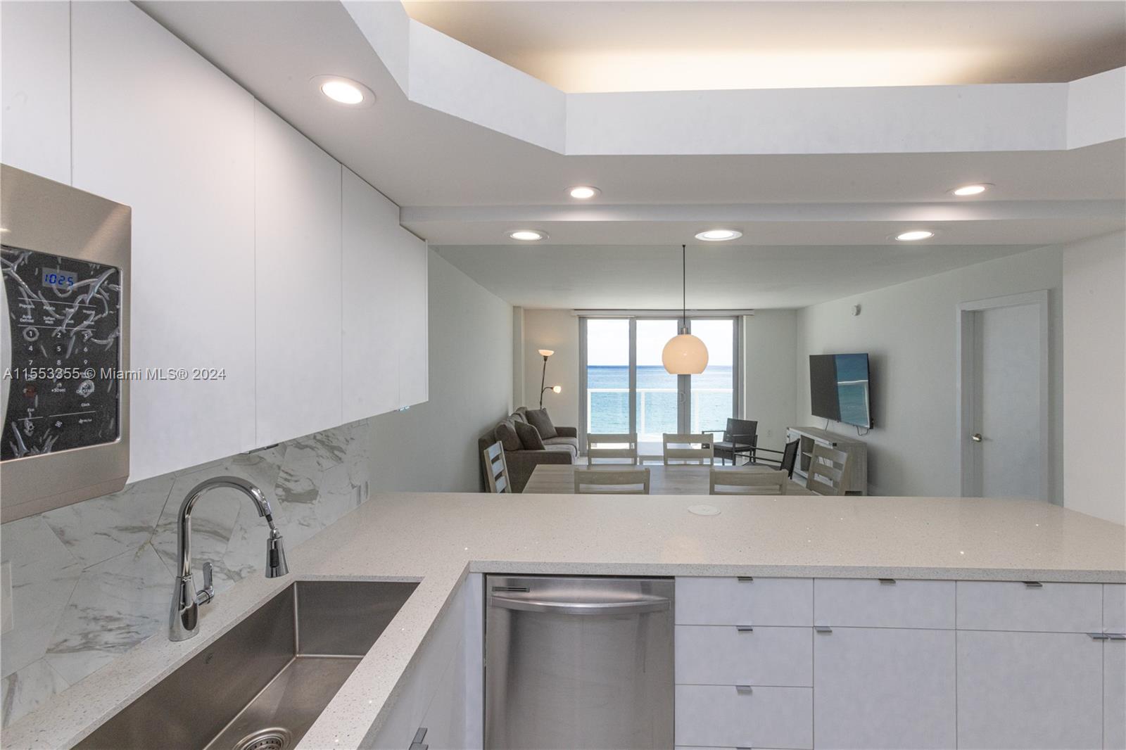 5701 Collins Ave # 906