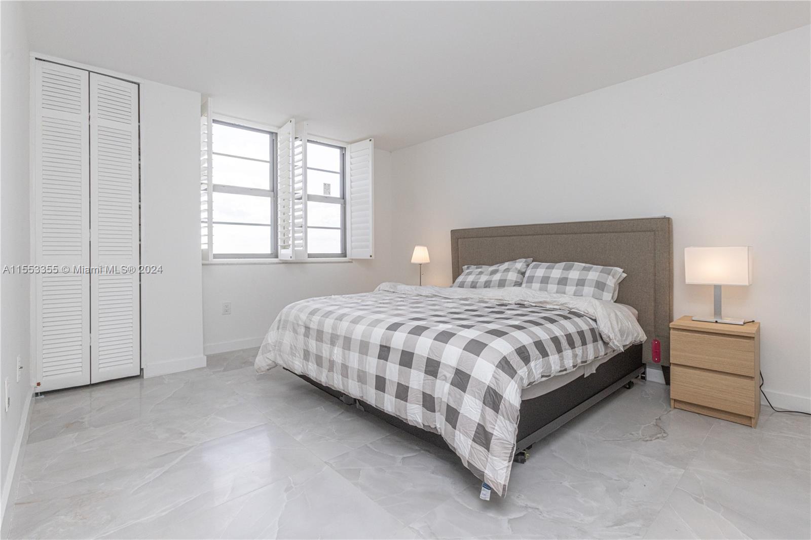 5701 Collins Ave # 906