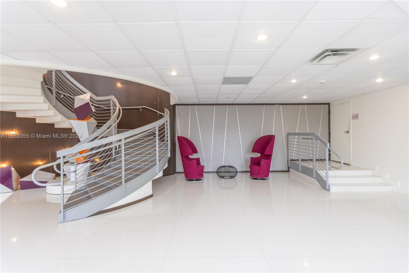 5701 Collins Ave # 906