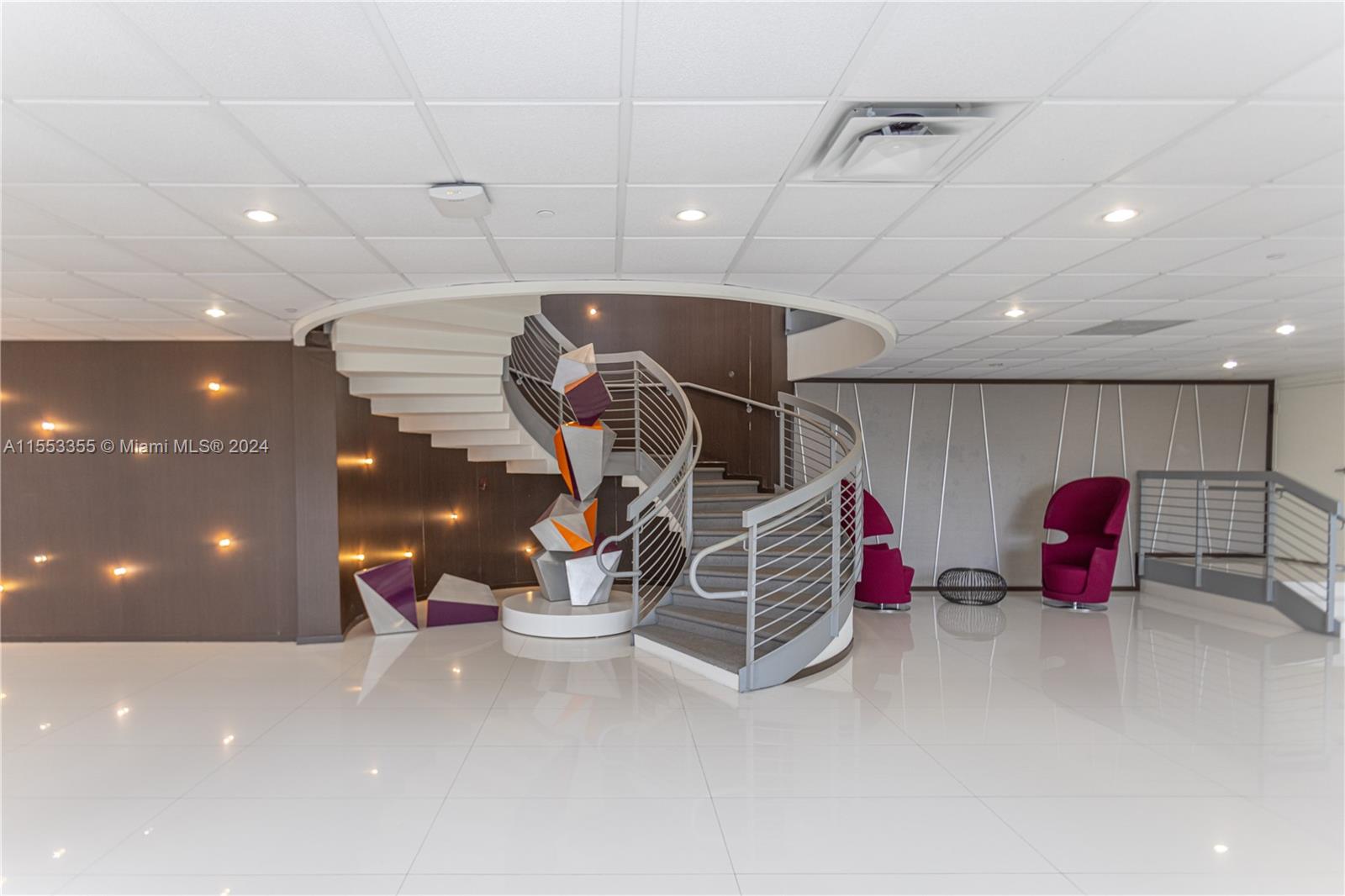 5701 Collins Ave # 906