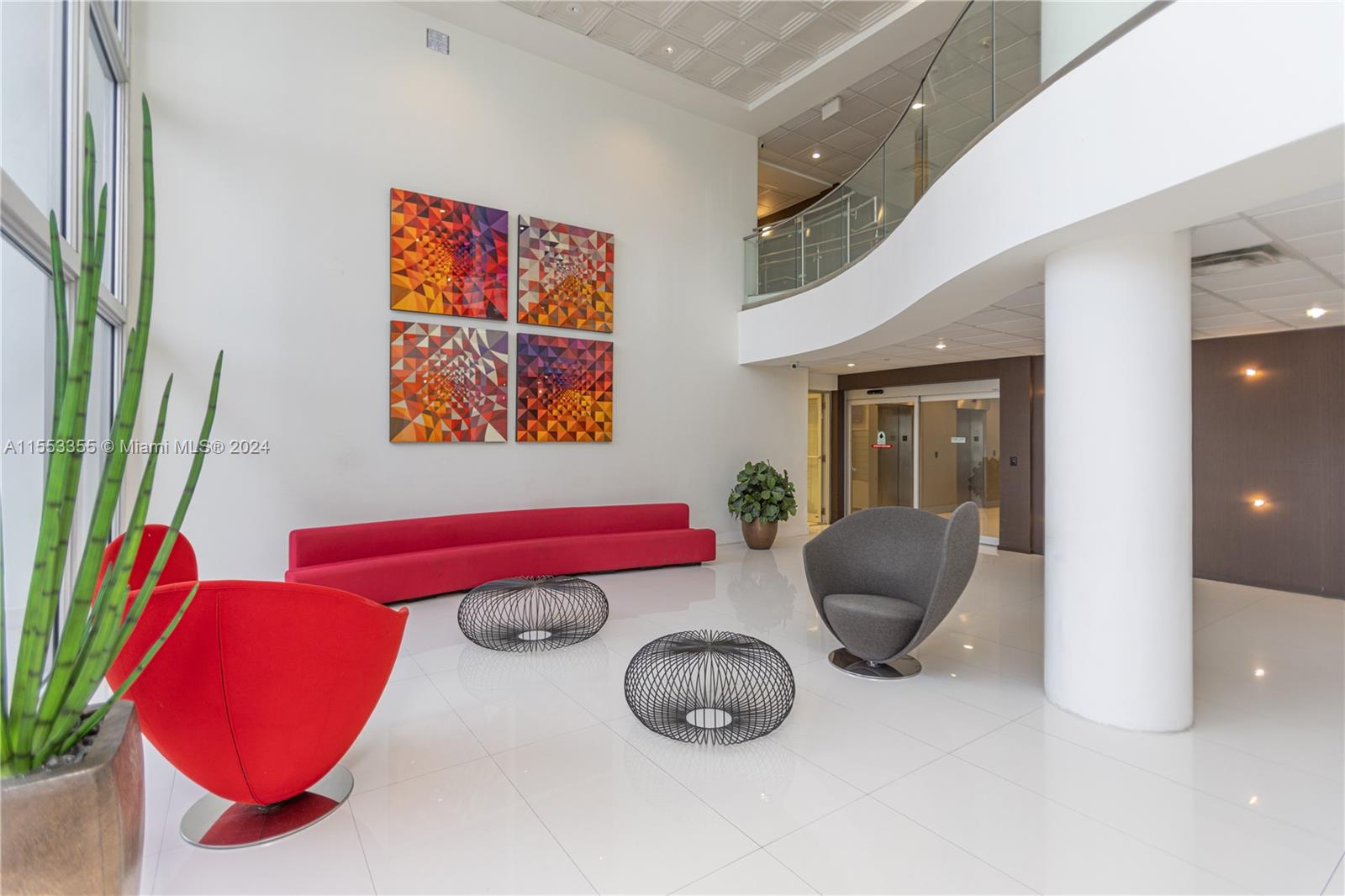 5701 Collins Ave # 906