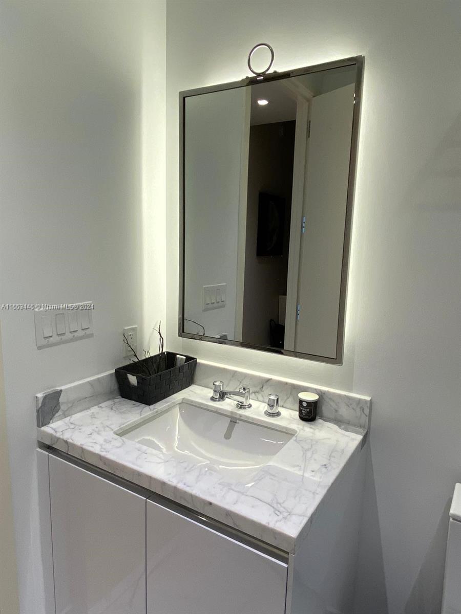 16901 Collins Ave # 2203