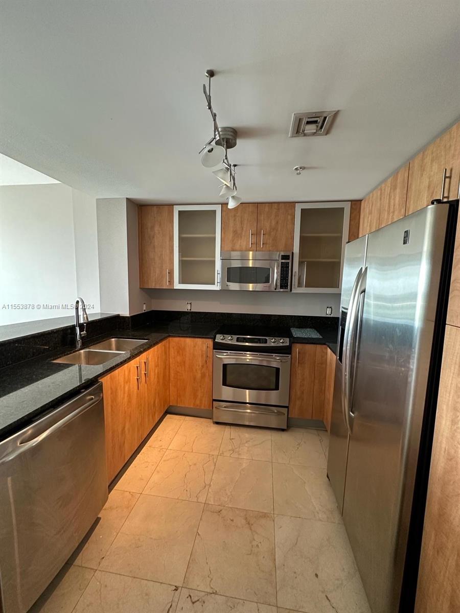 7900 Harbor Island Dr # 1424