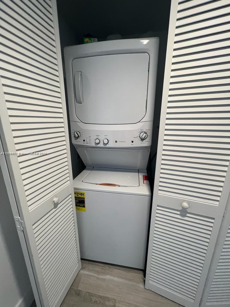 121 NE 34th St # 2014