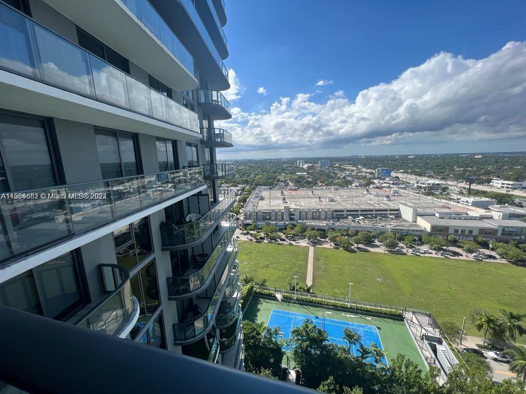 121 NE 34th St # 2014