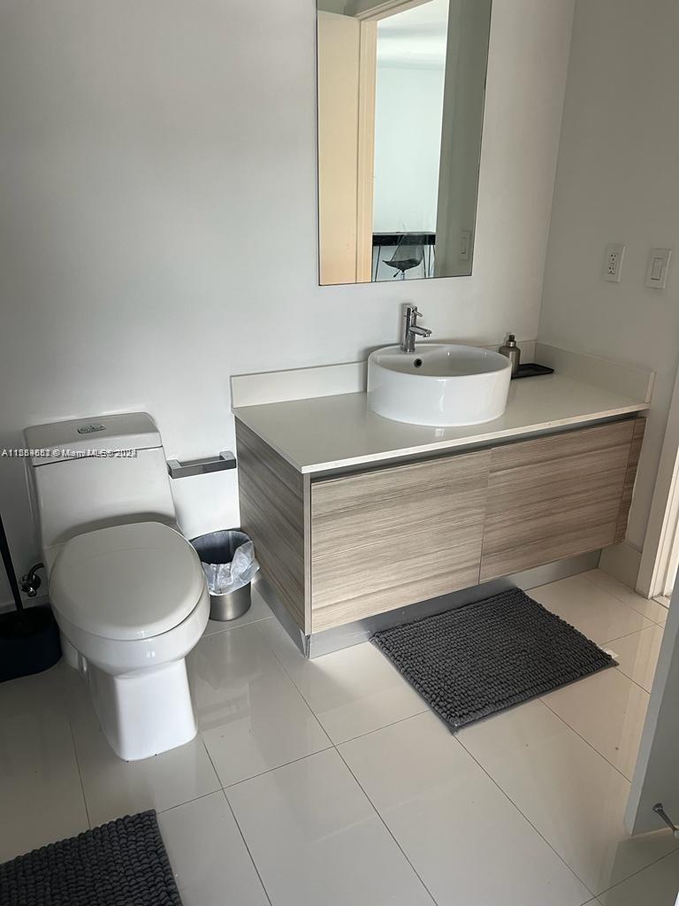 121 NE 34th St # 2014