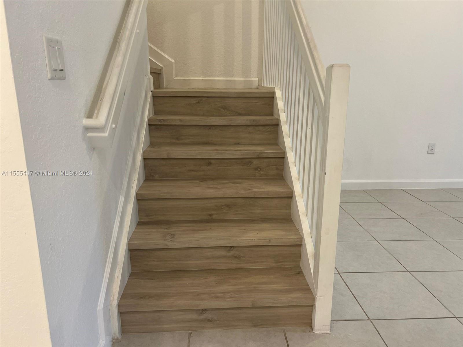 2633 SE 10th St Unit: .