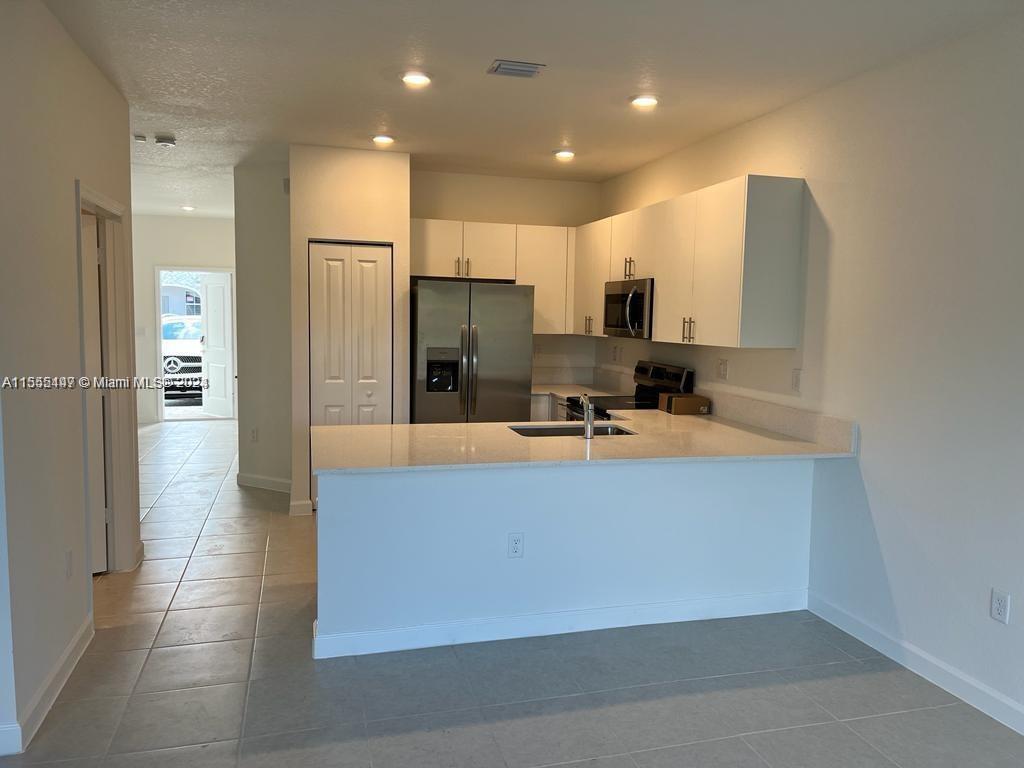 2633 SE 10th St Unit: .