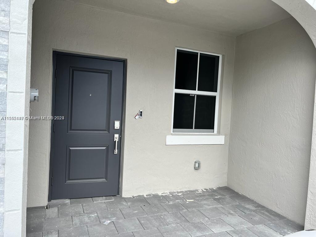 2633 SE 10th St Unit: .